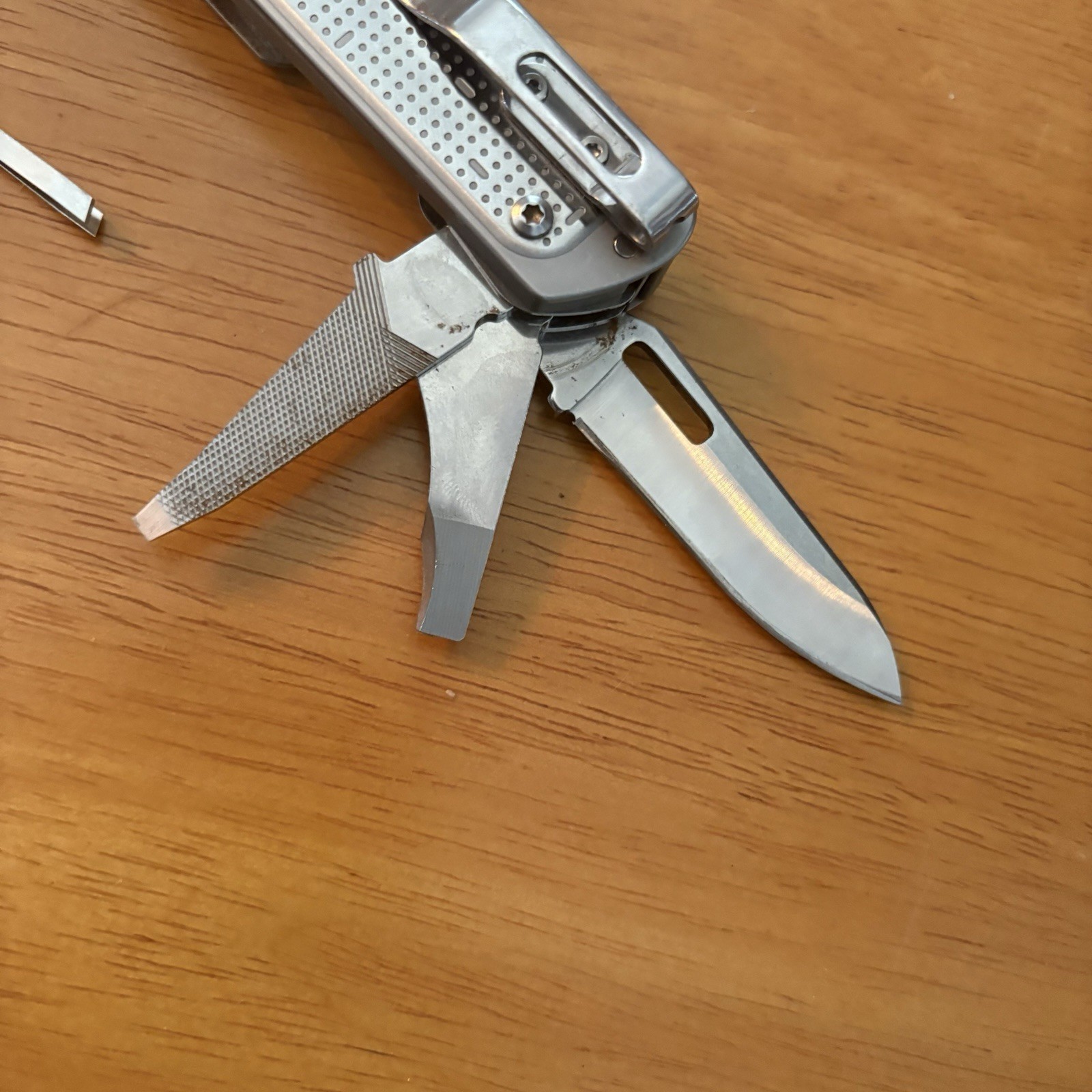 Leatherman FREE T4 Pocket Knife Multi-tool! Stainless! RETIRED!