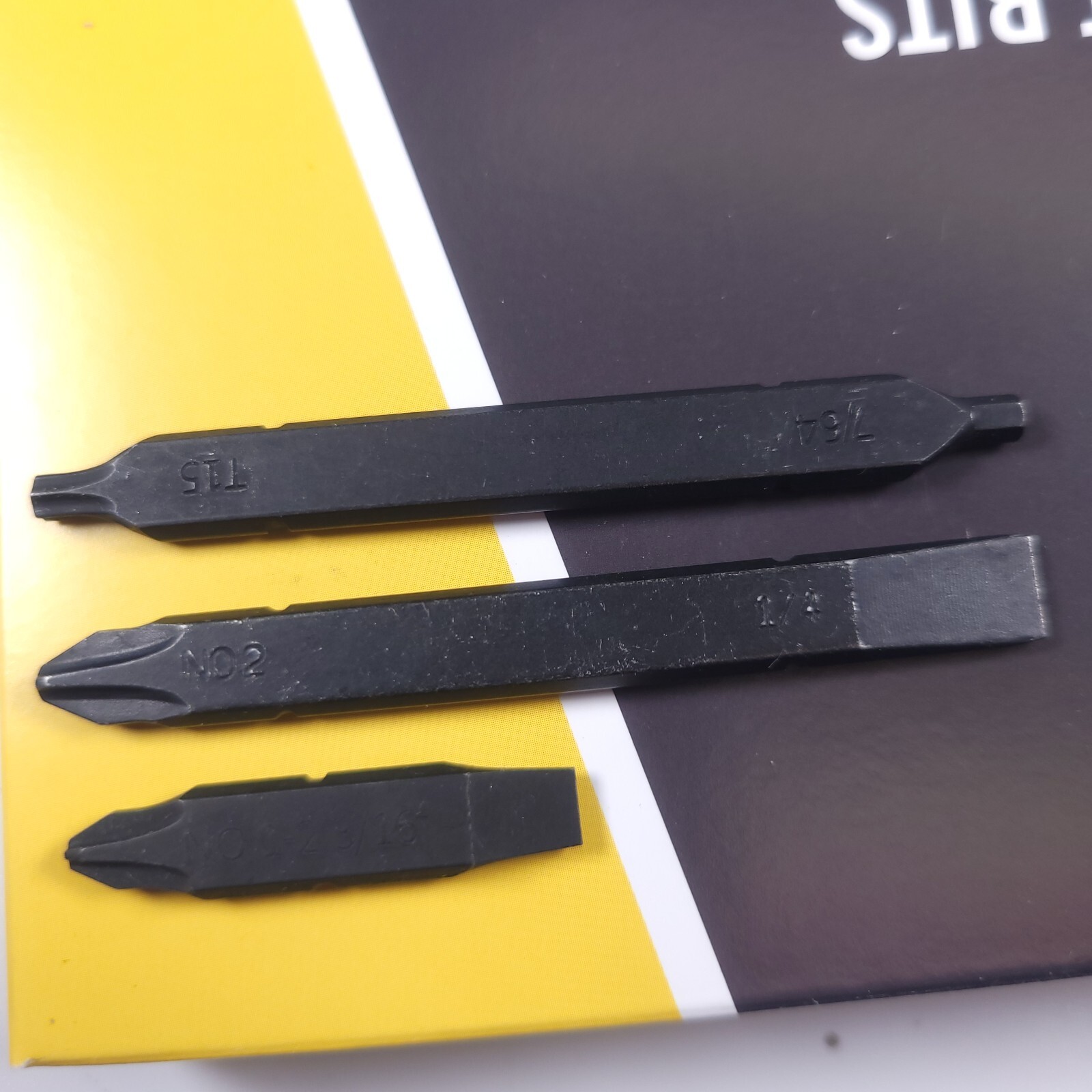 Leatherman MUT, EOD Replacement Bits #2 Phillips, 1/4″ Flat, 1-2 3/16 T15 930368