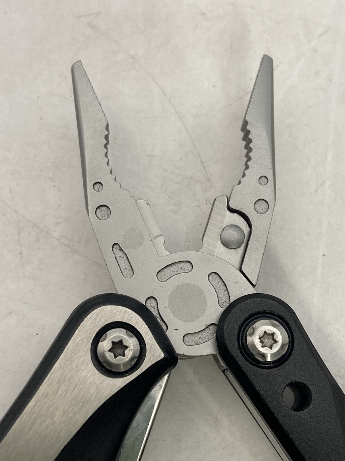 Multi Tool Knife In Nylon Case With Belt Loop. Prairie Valley