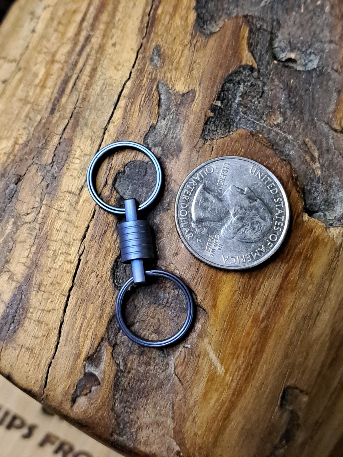 Pro Mini Series Anodized Titanium Swivel With 16mm Titanium Keyrings