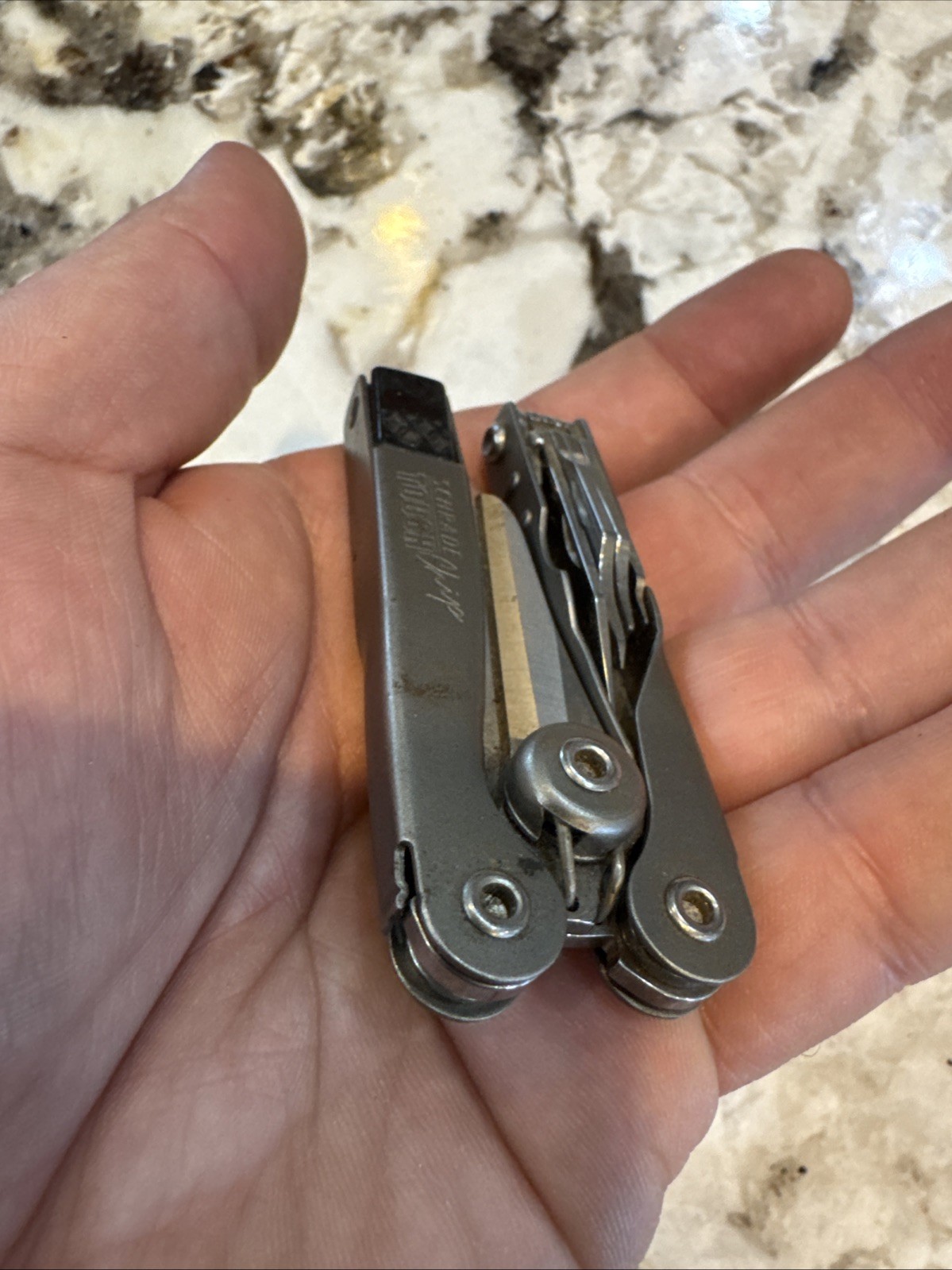 Schrade USA ST2 Multi-tool Tough Chip Compact / Mini Tool
