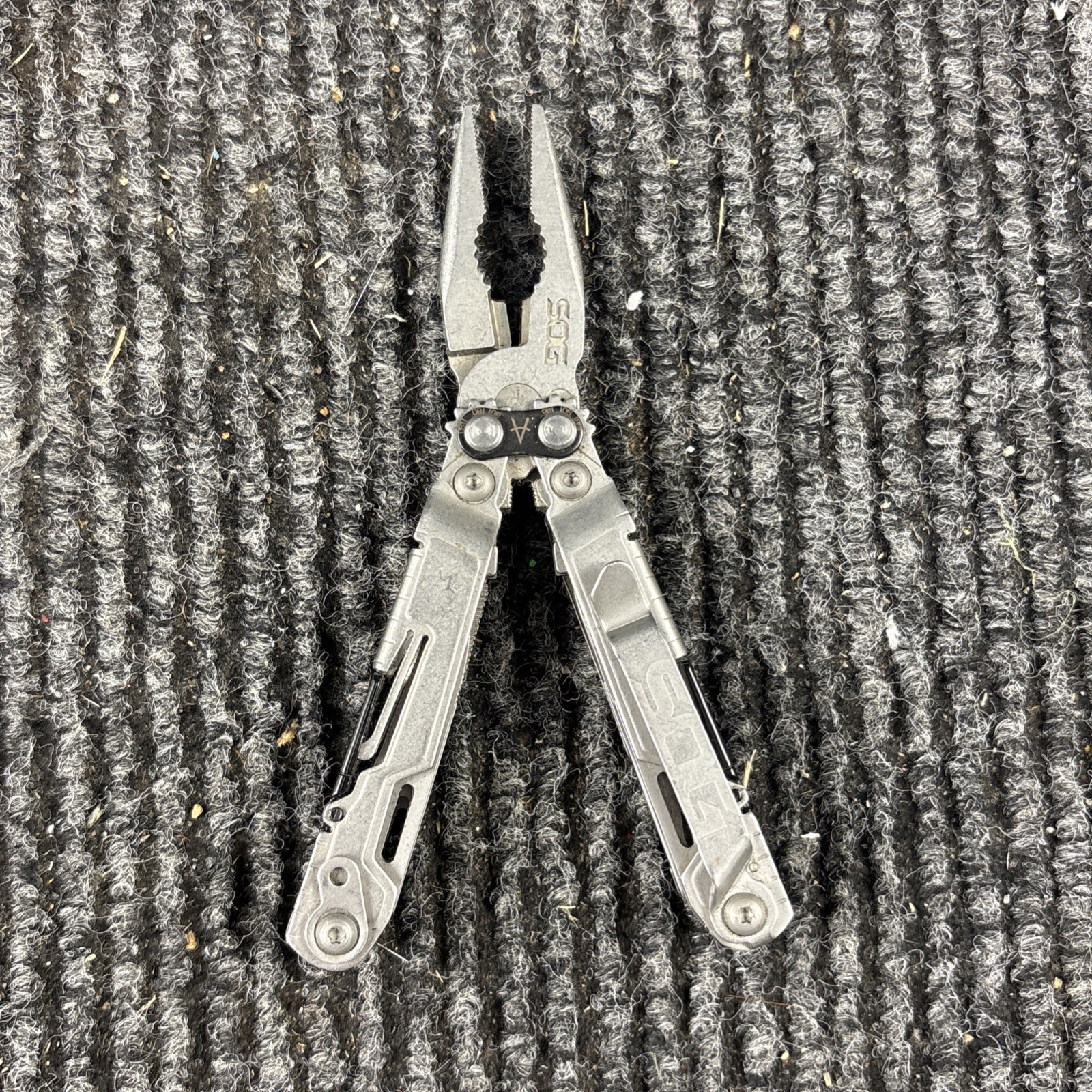 SOG POWER PINT MULTI TOOL PLIERS KNIFE SMALL (406)