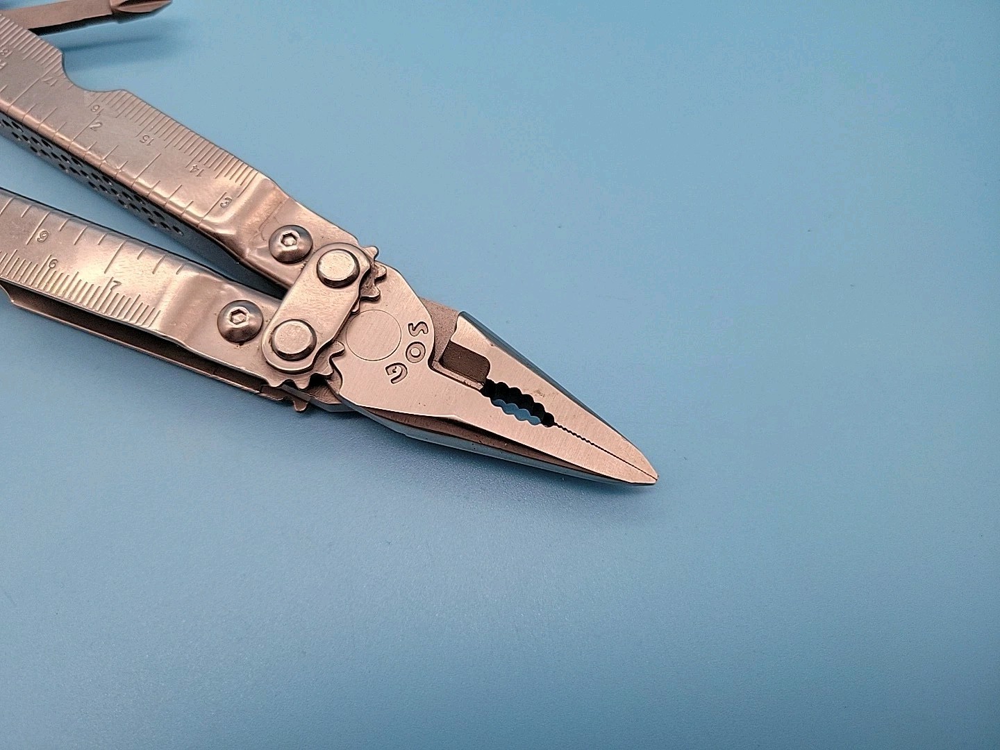 SOG Pocket Power Plier S44 Multi Tool – Discontinued – Pliers, Saw, Knife