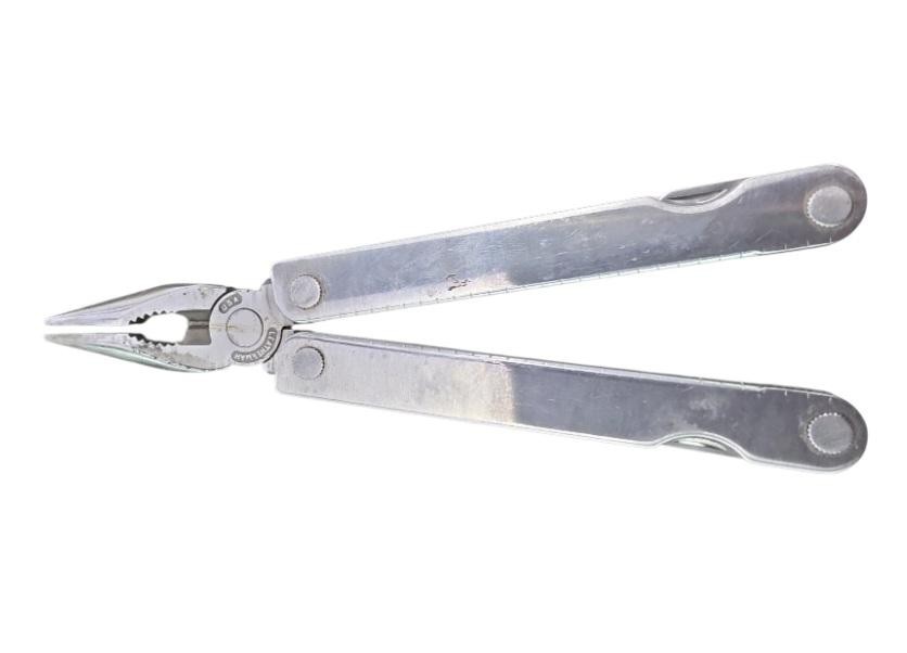 Leatherman Multi-Tool 1325473 w/ Leather Case! (AZP029979)