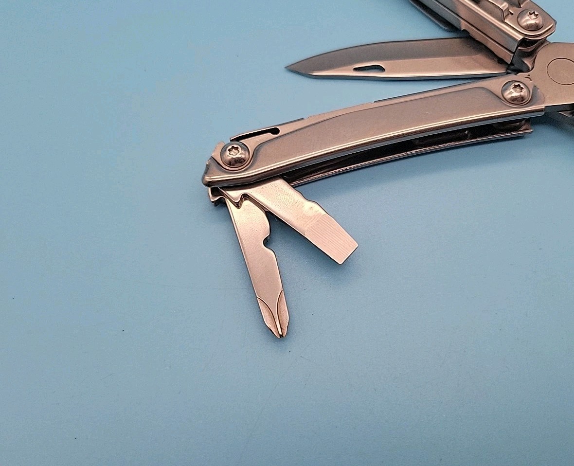 Leatherman Rev Multi-Tool – Pliers, Knife, Screwdrivers, Can Opener, File