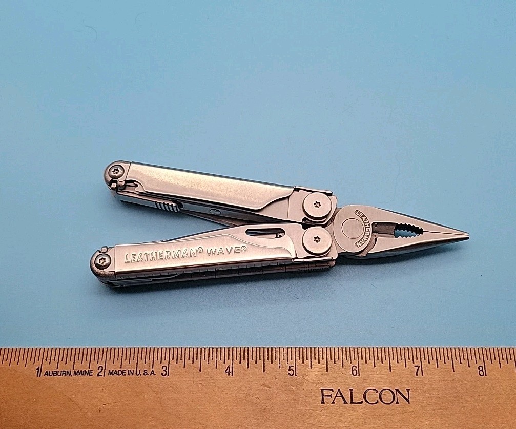 Leatherman WAVE Multi-Tool Dated 2006 – Silver – Pliers – File – Saw – Knife