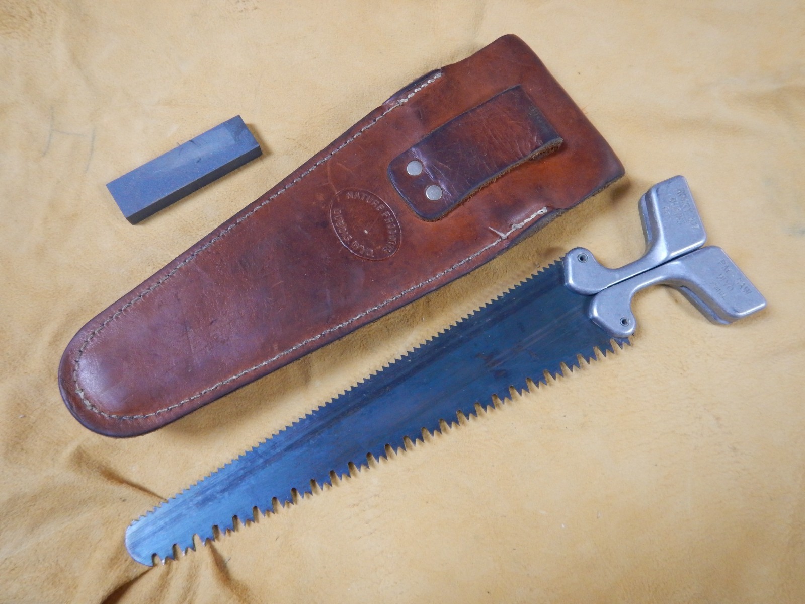 Wyoming Pac Saw Vintage W/ Leather Sheath 12-1/2″ Long Nice Shape