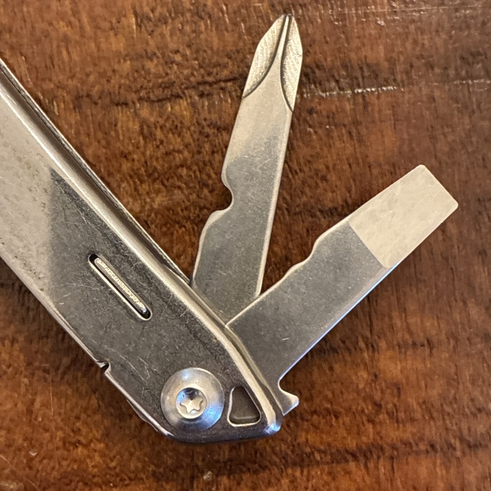 Leatherman Wingman 14 Tools Multi-Tool – Stainless Steel – Excellent