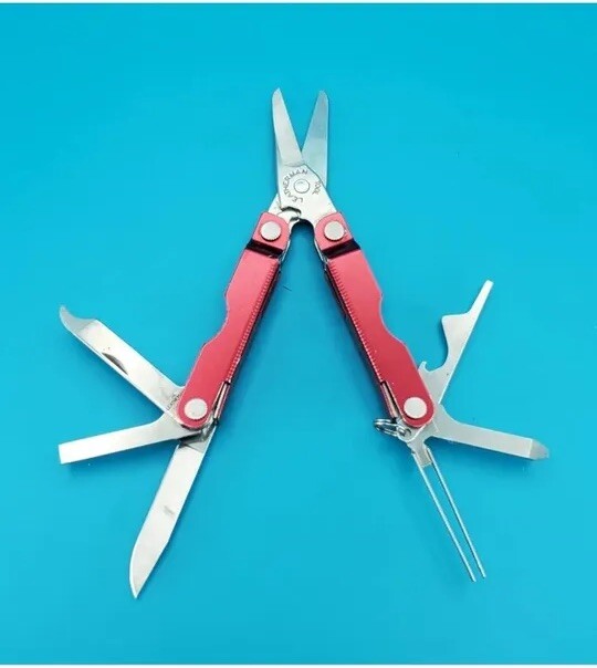 Leatherman Micra Multi-Tool, Knife, Scissors, Key Ring, Red Color in Good Condit