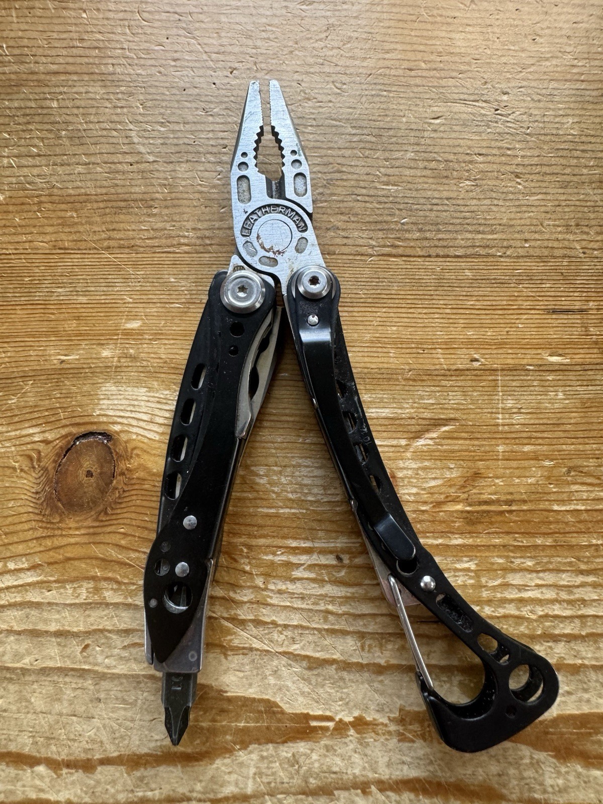 Leatherman Skeletool CX Multitool Plain Blade 154CM Steel Carbon Fiber