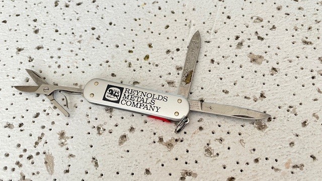 Victorinox Classic SD Smooth Scales Alox Silver Multi Tool Rostfrei REYNOLDS