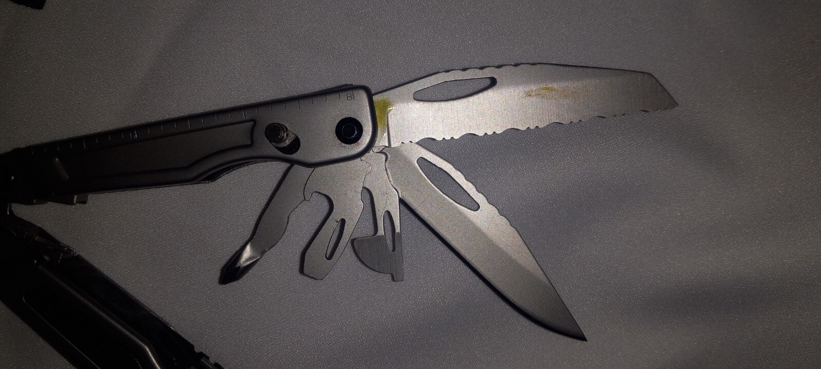 SOG Multi-Tool PowerGrab w/ Deluxe Hex Bit Kit RETIRED