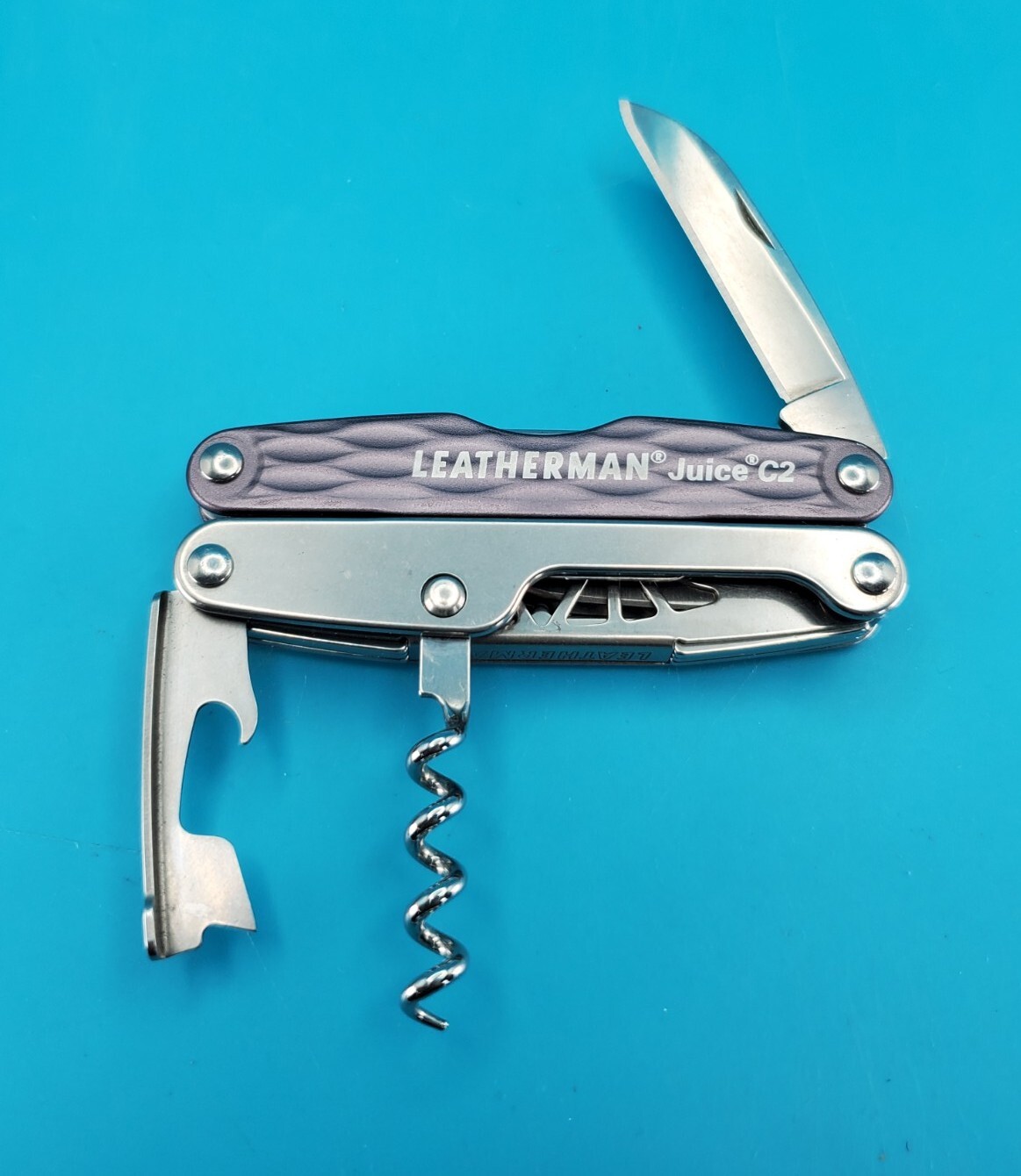 Leatherman Juice C2 Granite Gray Multi Tool! RETIRED! With Leather Sheath! MINT!