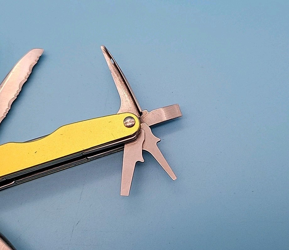 Leatherman JUICE KF4 Multi-Tool – Dated 0501 – File, Saw, Pliers, Screwdrivers