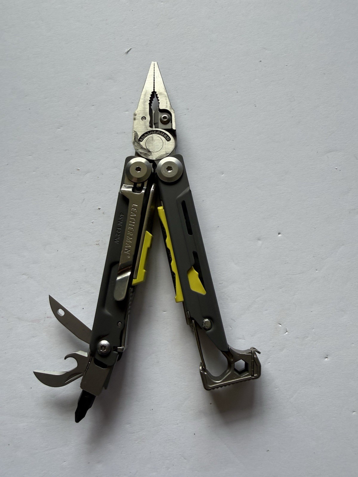 Leatherman Signal Multi-Tool Pliers Grey yellow/green Nylon Sheath USA Nice Cond