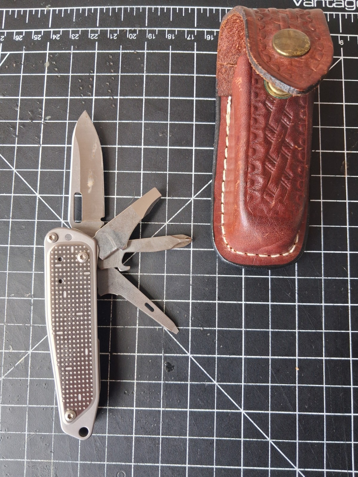 Leatherman Free T2 Multi-Tool 6 Tools 2.5in Stainless Blade w/ Leather Sheath