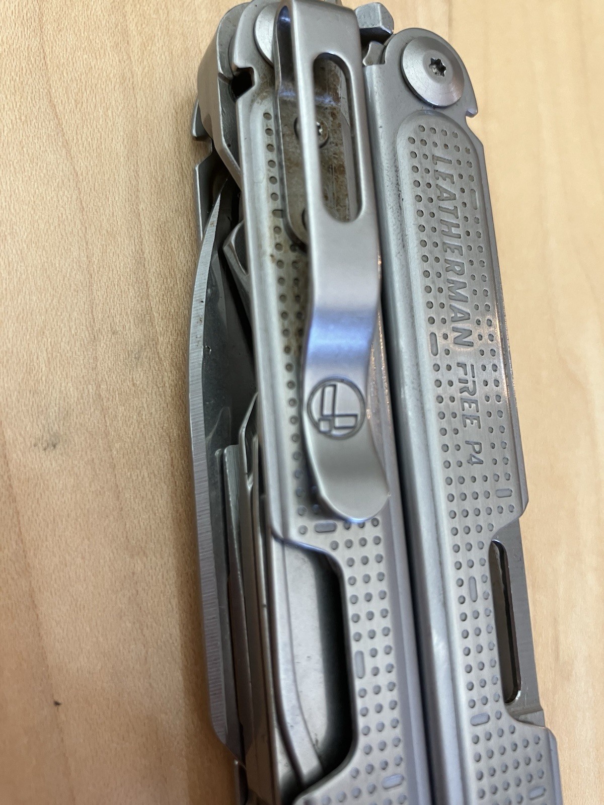 Leatherman Free P4 Stainless Steel Multi-Tool Knife – Rare Discontinued Model