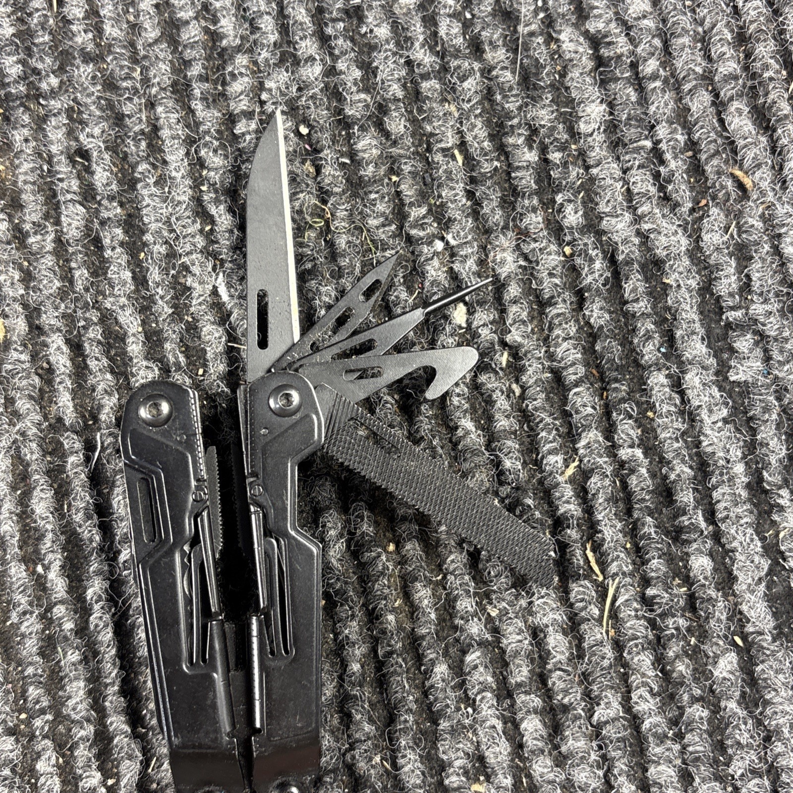SOG POWER PINT MULTI TOOL PLIERS KNIFE SMALL (411)