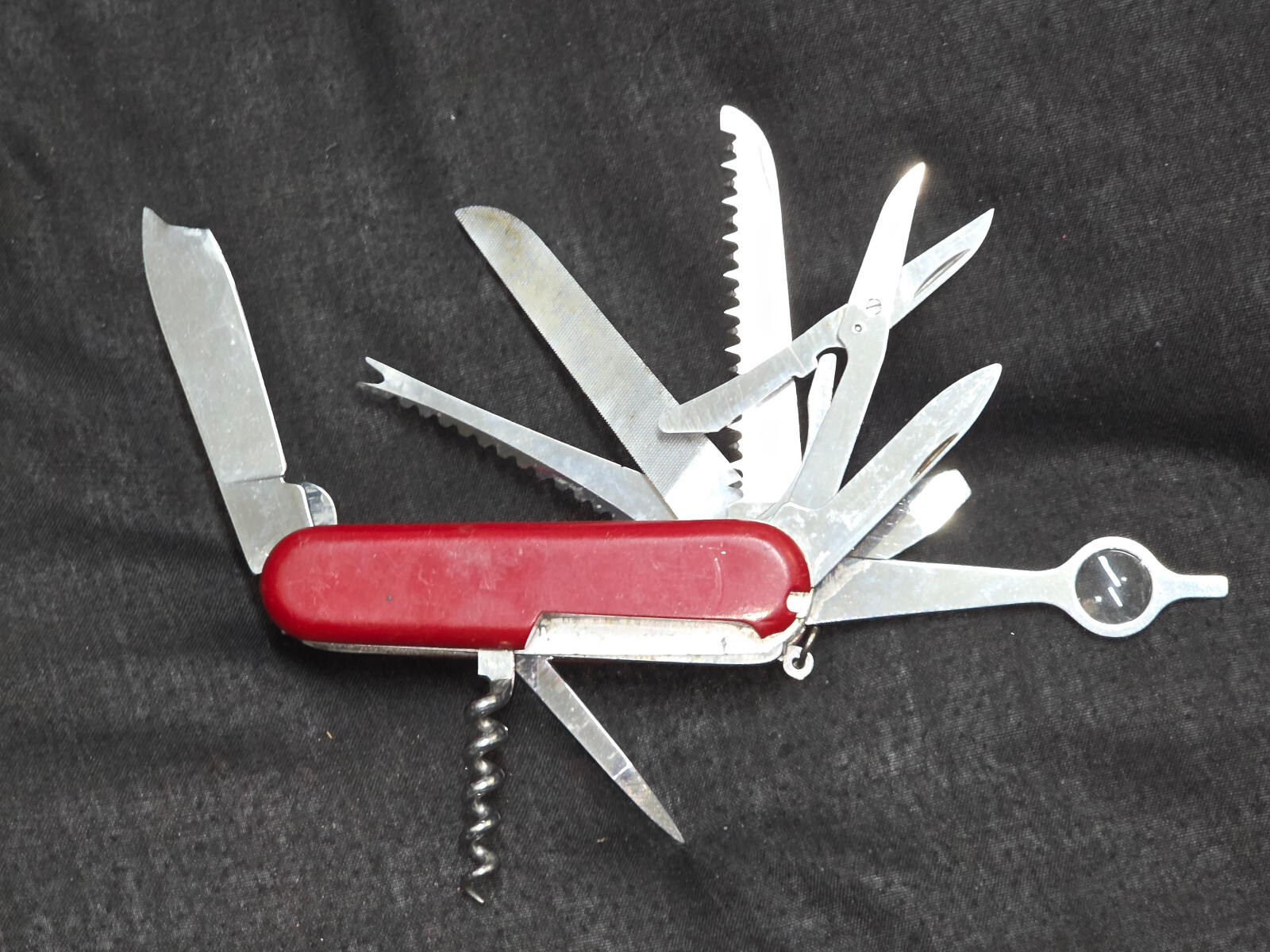 Victorinox Swiss Army Multi-Tool, Hiker Pocket Knife ( 11 FUNCTION )