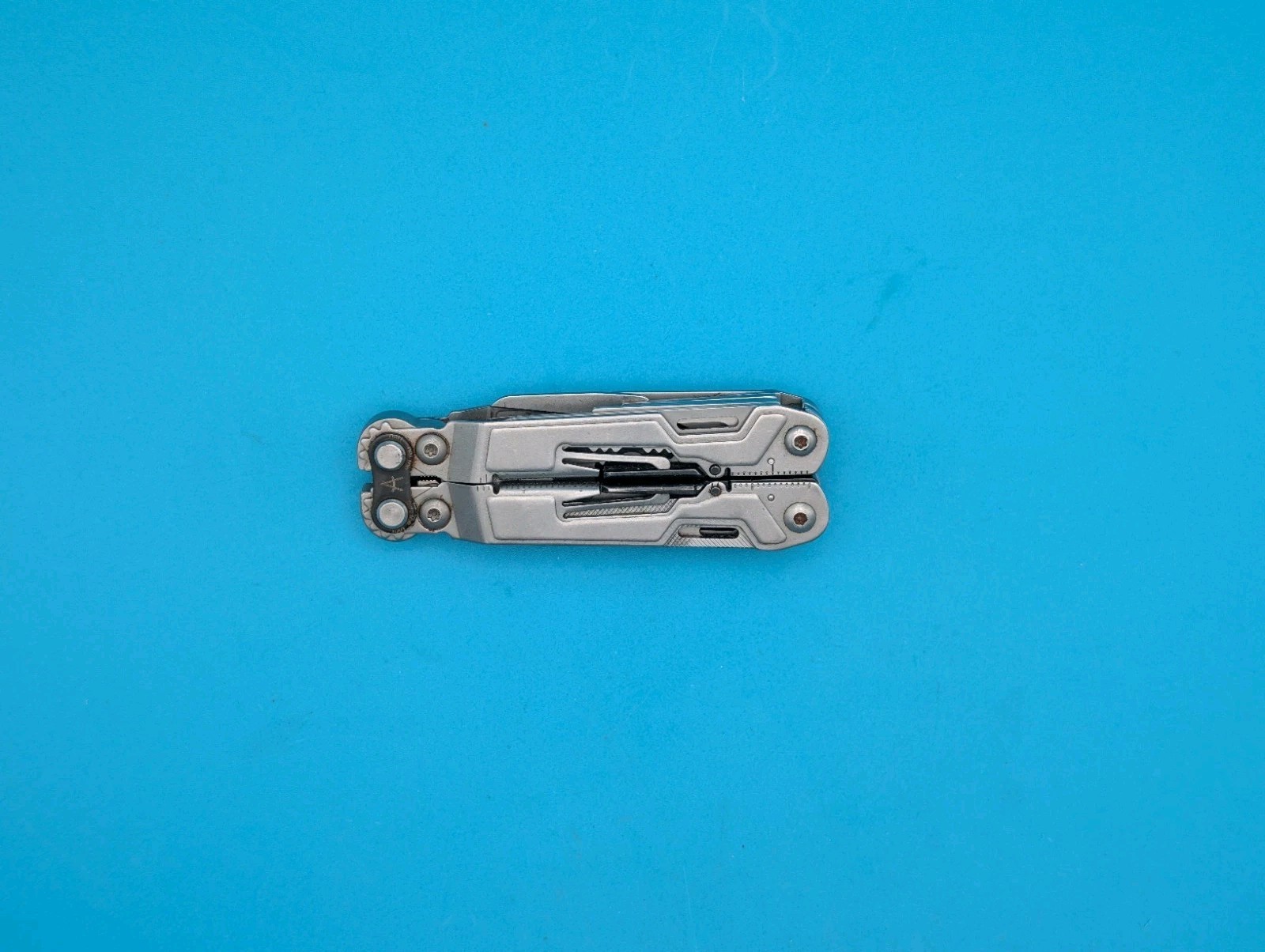 SOG PowerPint Tool Compact Lightweight Silver Multi-Tool!