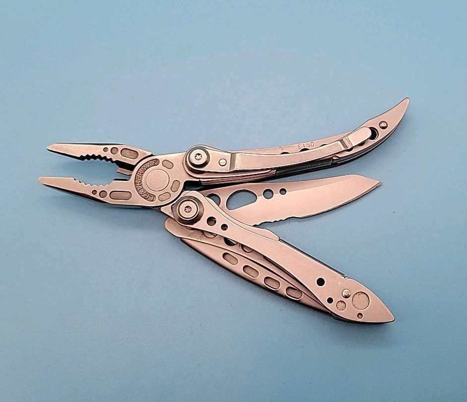 Leatherman FREESTYLE Multi-Tool – Dated 0513 – Pliers, Knife – DISCONTINUED