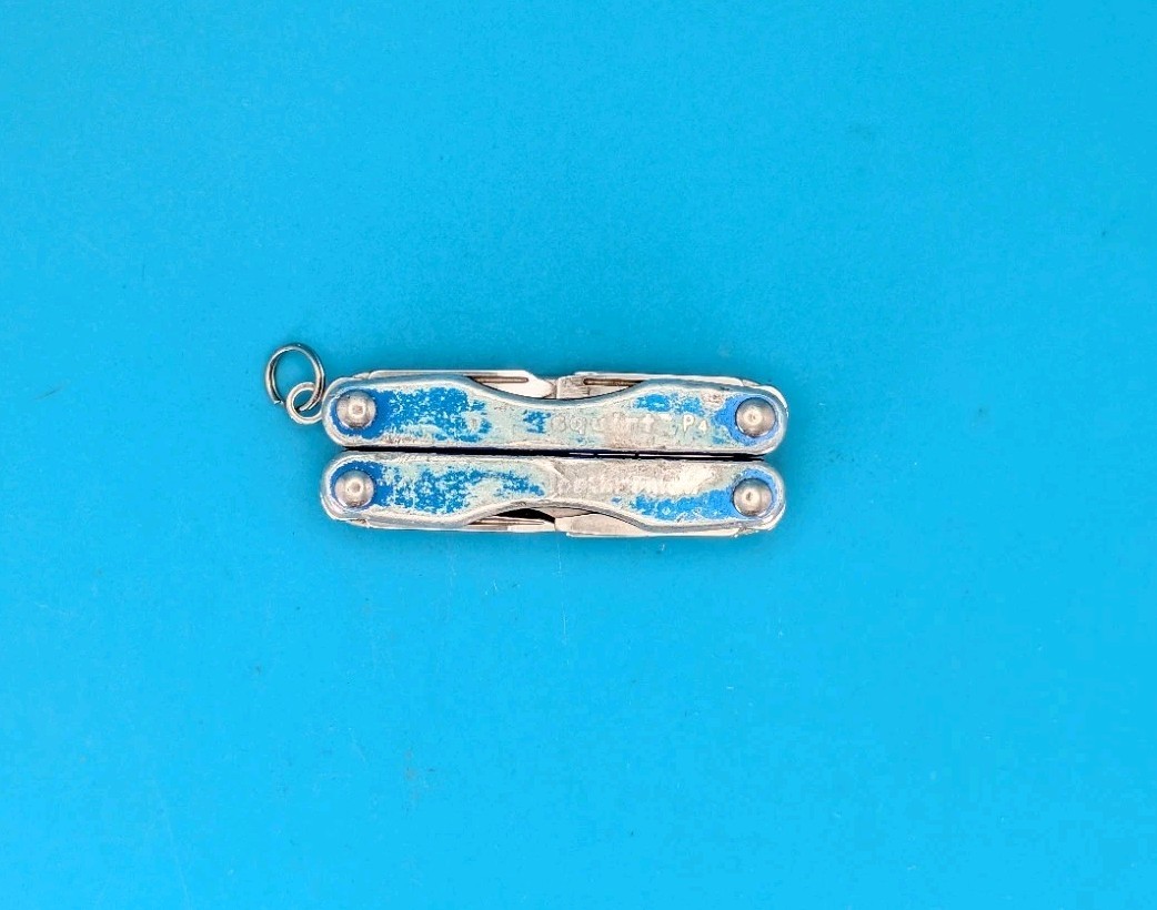 Leatherman Squirt P4 Multi-Tool, Key Ring, Retired, BLUE!