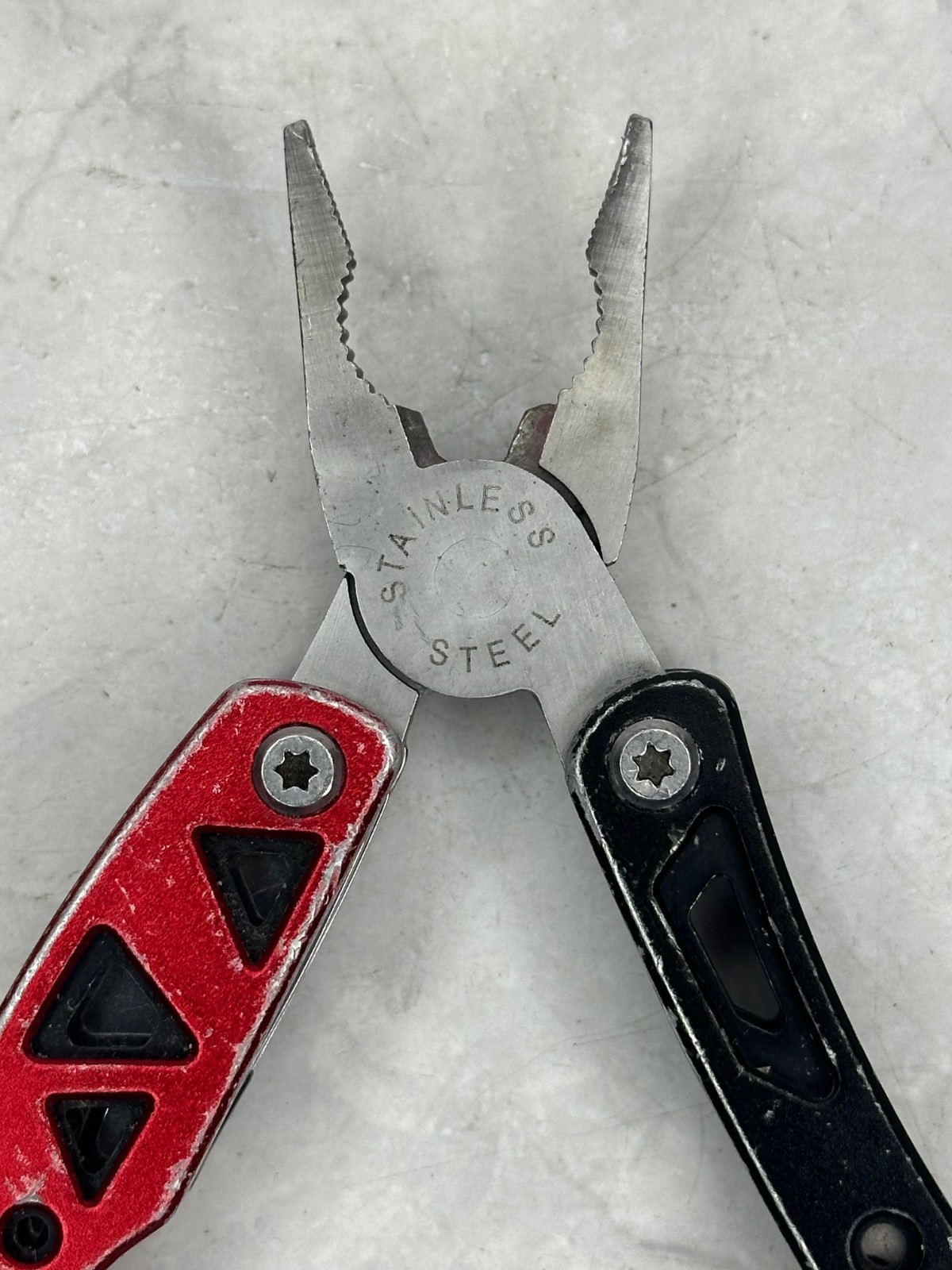 Snap-on Tools Mini Multitool Folding Knife w/ Pliers Red & Black 3″ Closed