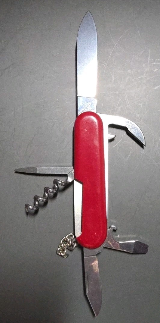 Vintage – Wenger Delemont Hiker Swiss Army Knife