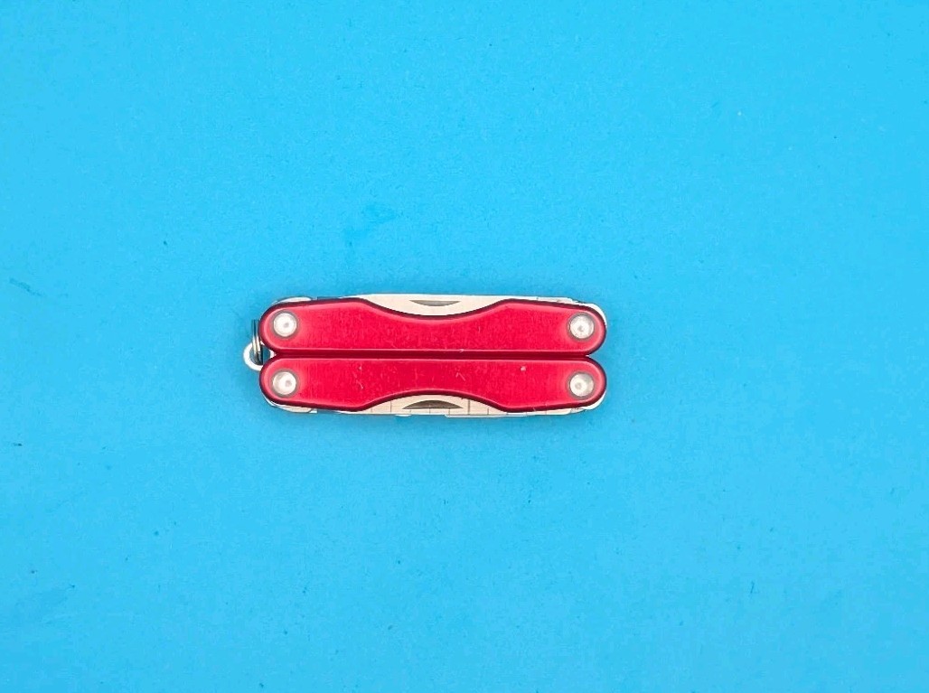 Leatherman Squirt S4 Multi-Tool, Key Ring, Retired, RED!