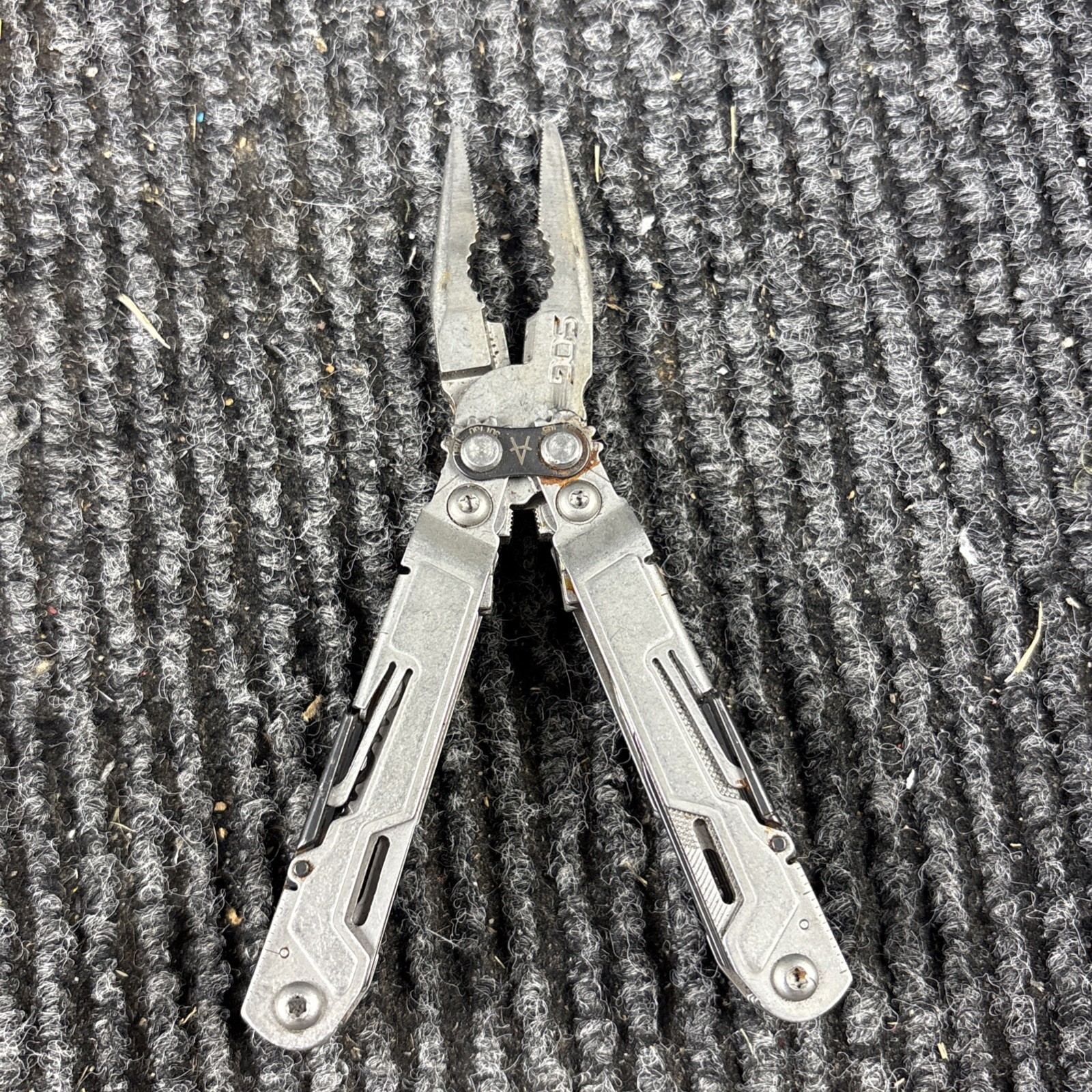 SOG POWER PINT MULTI TOOL PLIERS KNIFE SMALL (405)