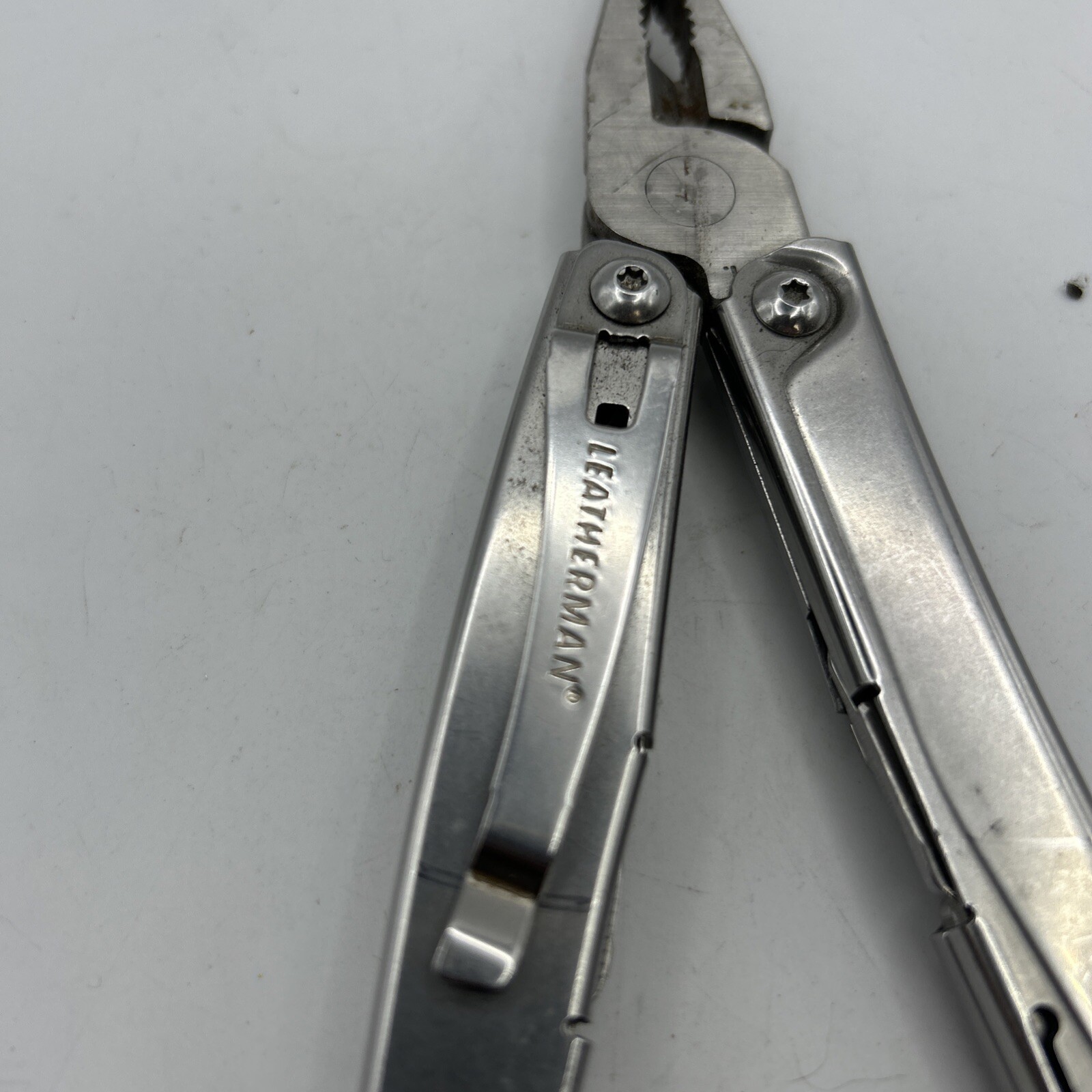 Leatherman Rev 3.8″ Stainless Steel Multi-Tool W/Carry Clip Very Good USED Tool