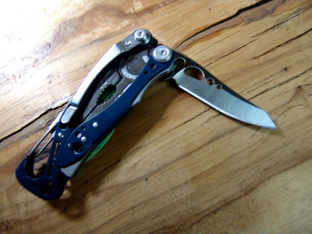 LEATHERMAN SKELETOOL CX-NAVY BLU & NEON GREEN-MULTI TOOL & RETIRED STYLE-EXCLN-2