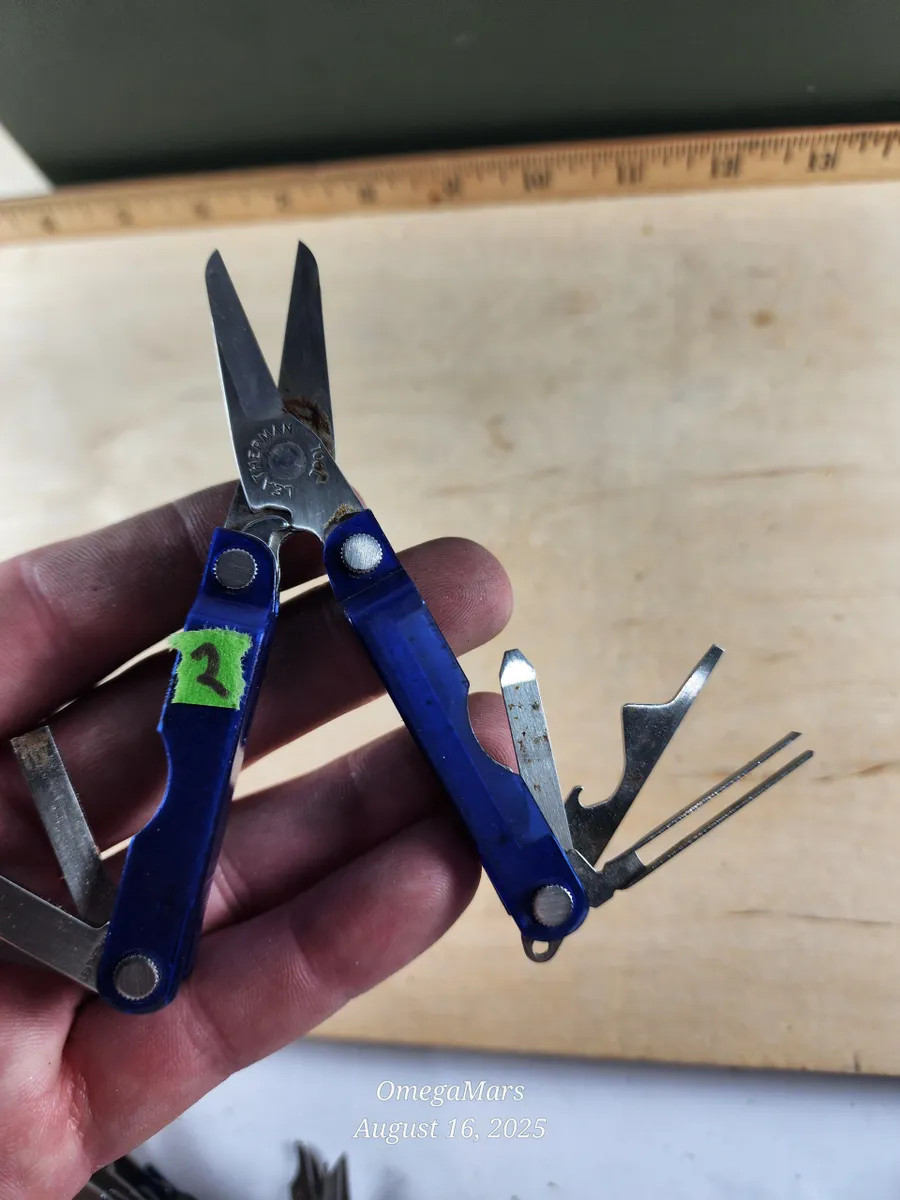 Leatherman Micra Plastic Blue #2 Light usage