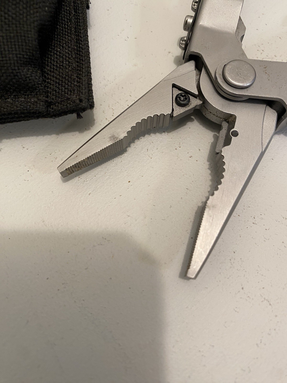 Gerber MP600 Military Multiplier Multi Tool w/ Carbon Cutters & MOLLE Case
