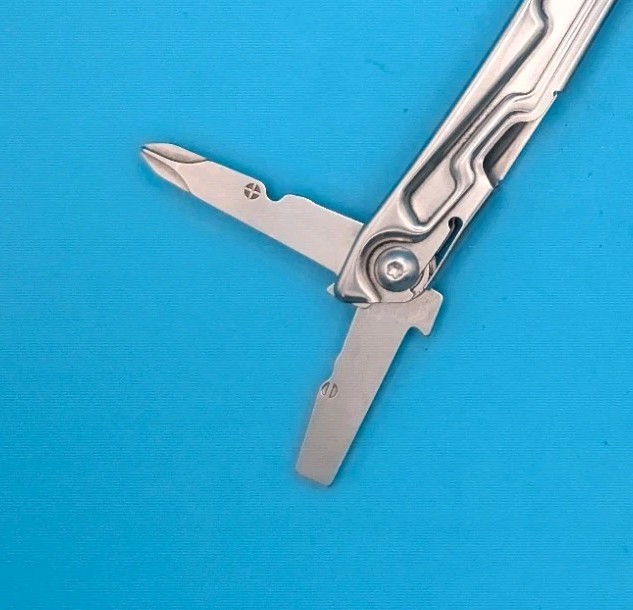 Leatherman Rev 3.8″ Multi-Tool, Stainless!