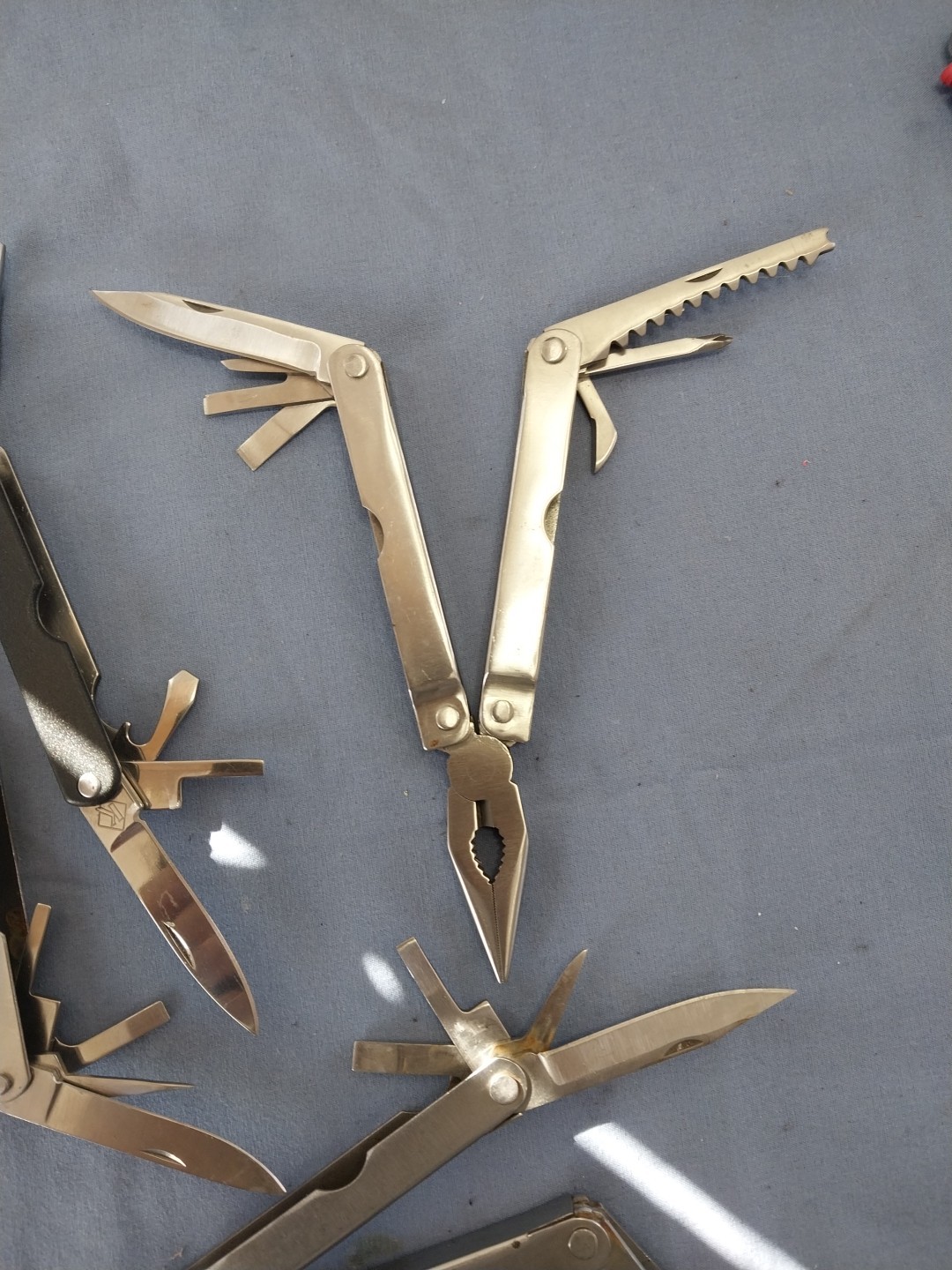 4 multi tools pliers screwdriver knife saw