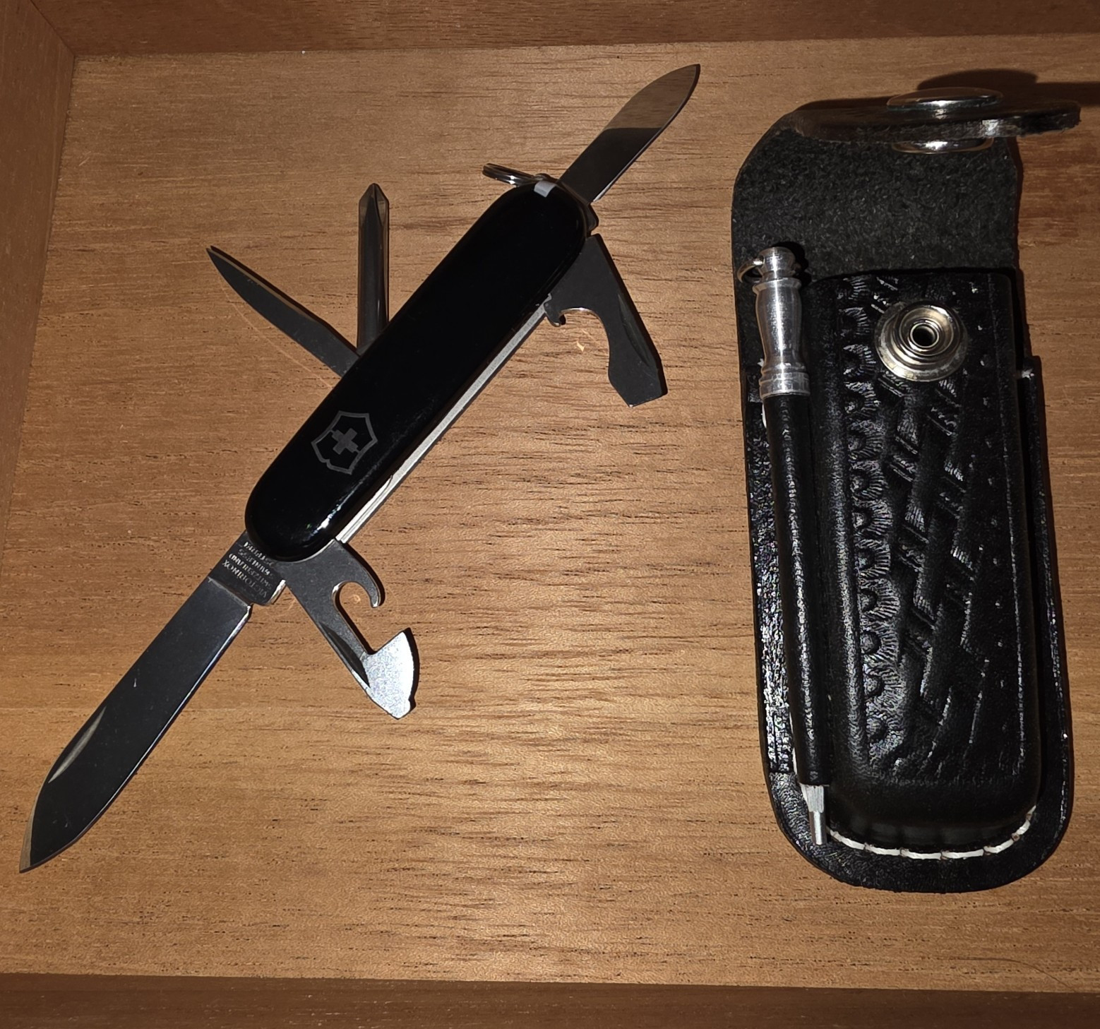 Victorinox Recruit Black 7-Tool Multi-Tool Knife Plain Edge Pouch 2.5in