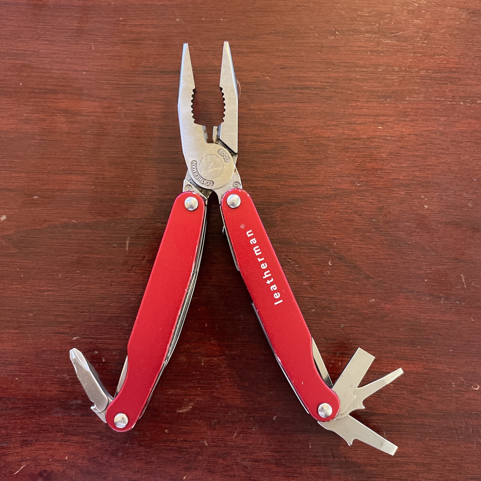 Red Gen 1 Leatherman Juice C2 Multitool. Discontinued/Retired/NLA