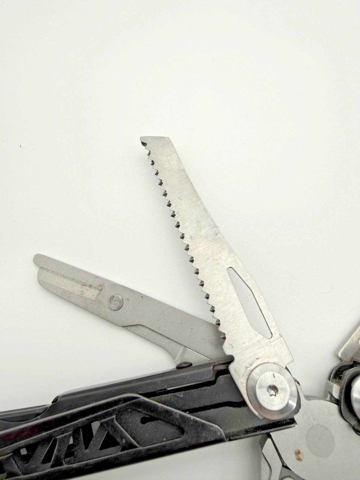 TECH Multi Tool Pliers Knife Saw File Screwdrivers Bottle Opener EDC