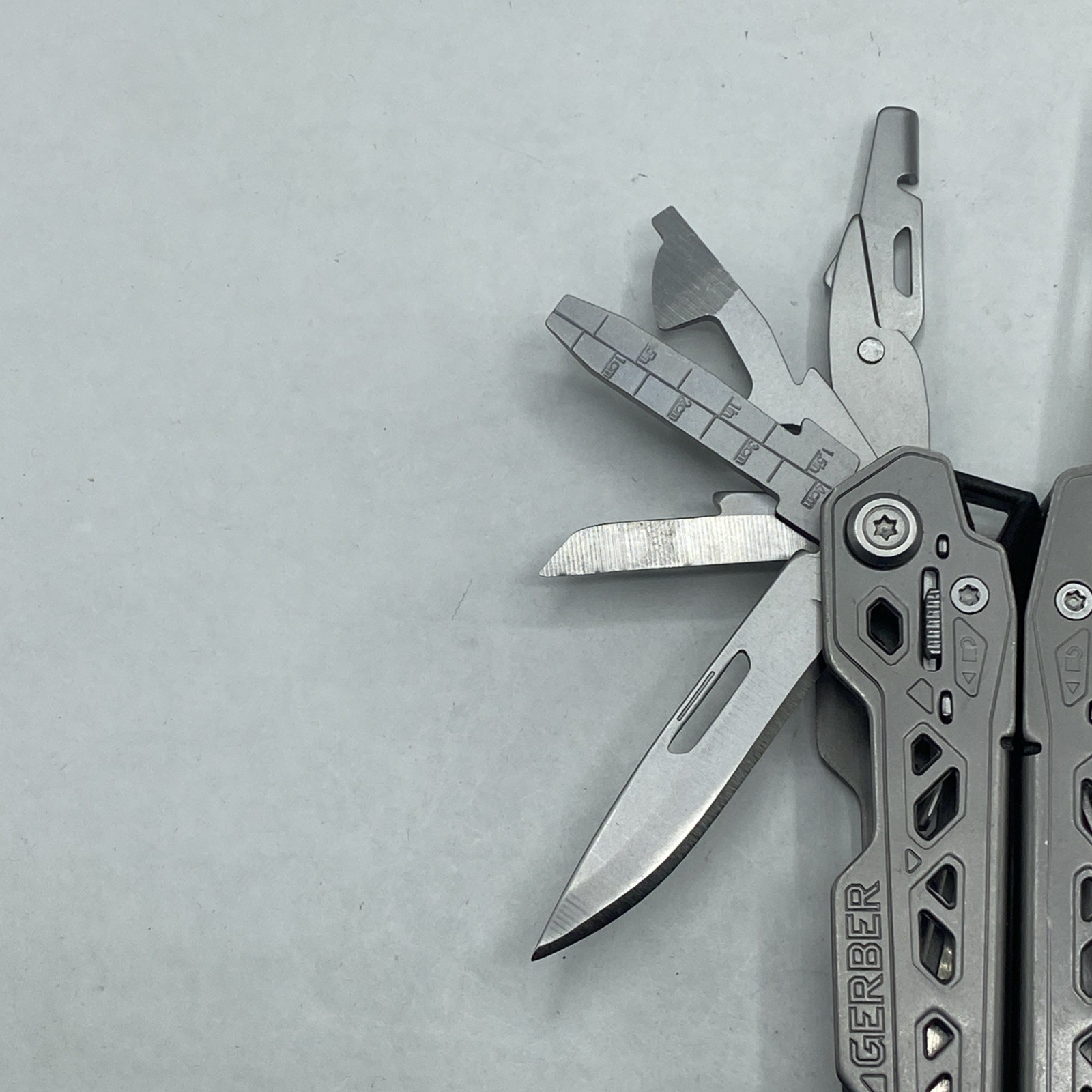 Gerber Truss Multi Tool with Sheath – Gray