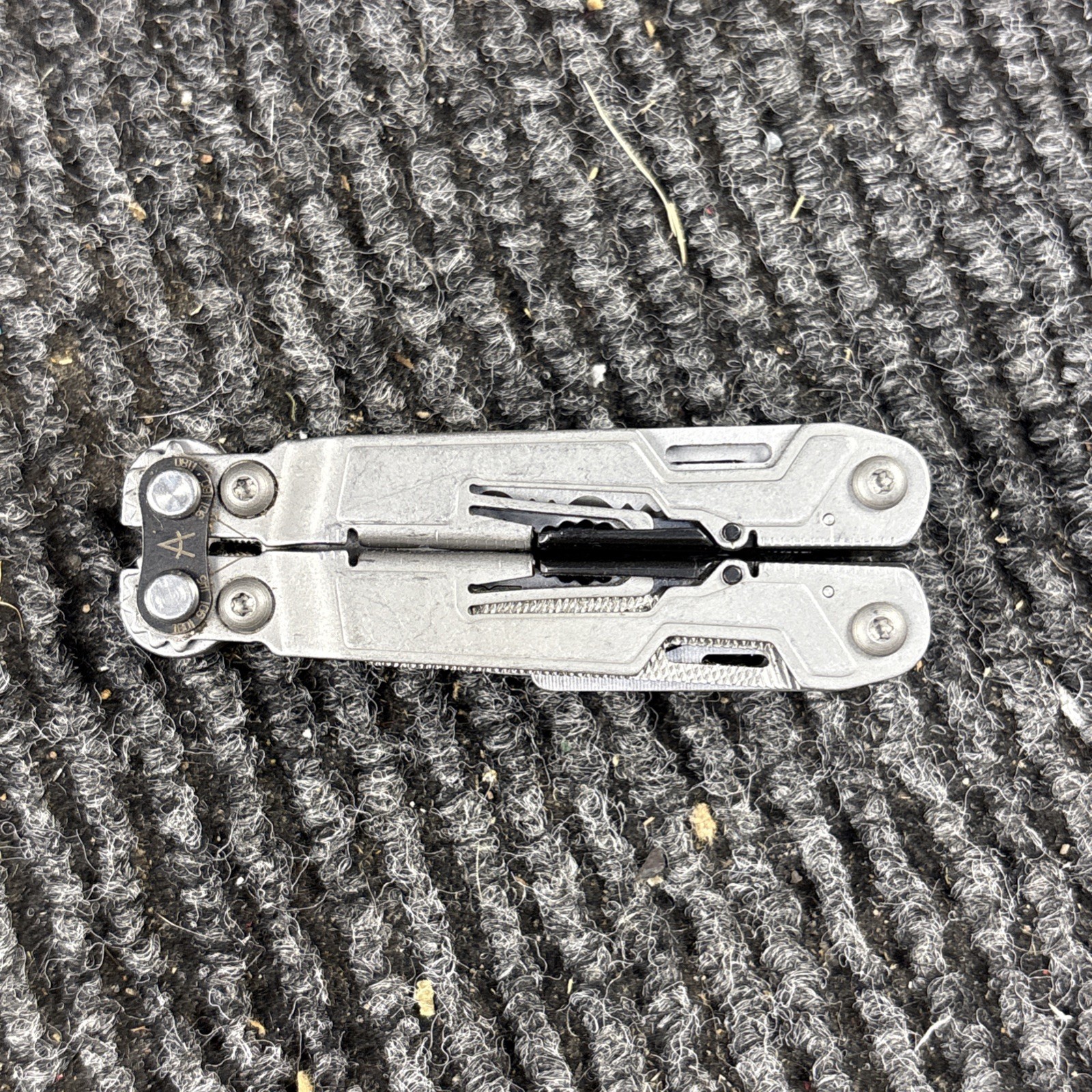 SOG POWER PINT MULTI TOOL PLIERS KNIFE SMALL (407)