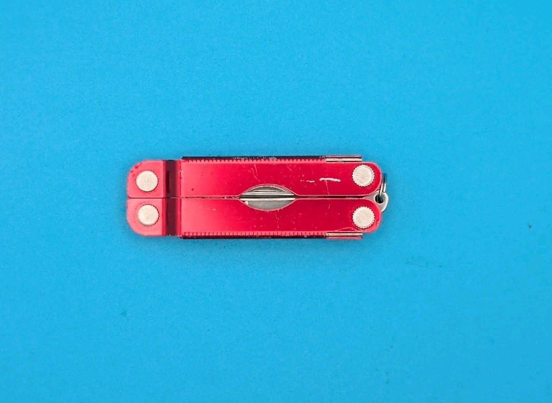 Leatherman Micra Multi-Tool, Knife, Scissors, Key Ring, Red!