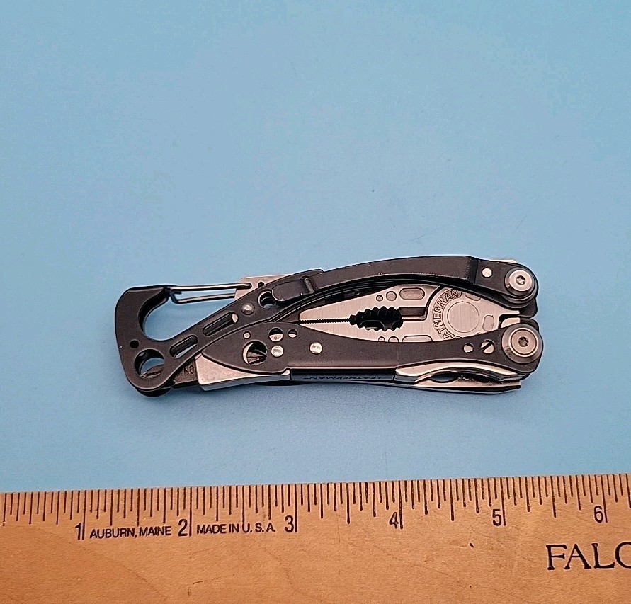 Leatherman Skeletool CX Multi-Tool – Plain Edge 154CM Blade – Driver Bits