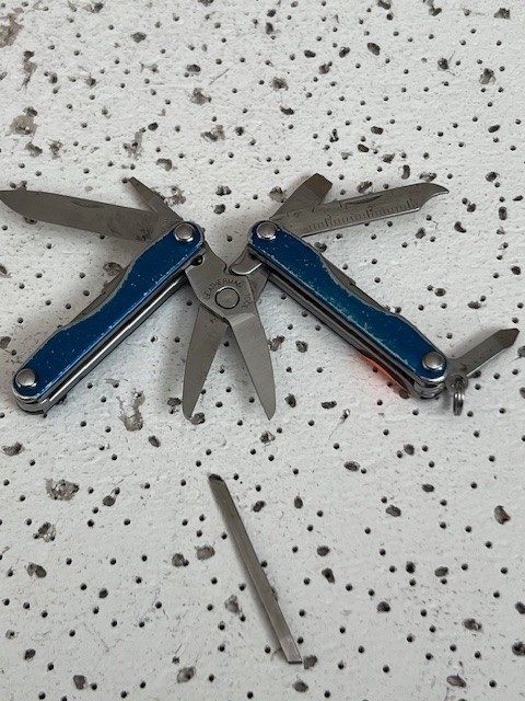 Vintage Leatherman SQUIRT S4 Blue Multi-Tool Keychain Discontinued—
