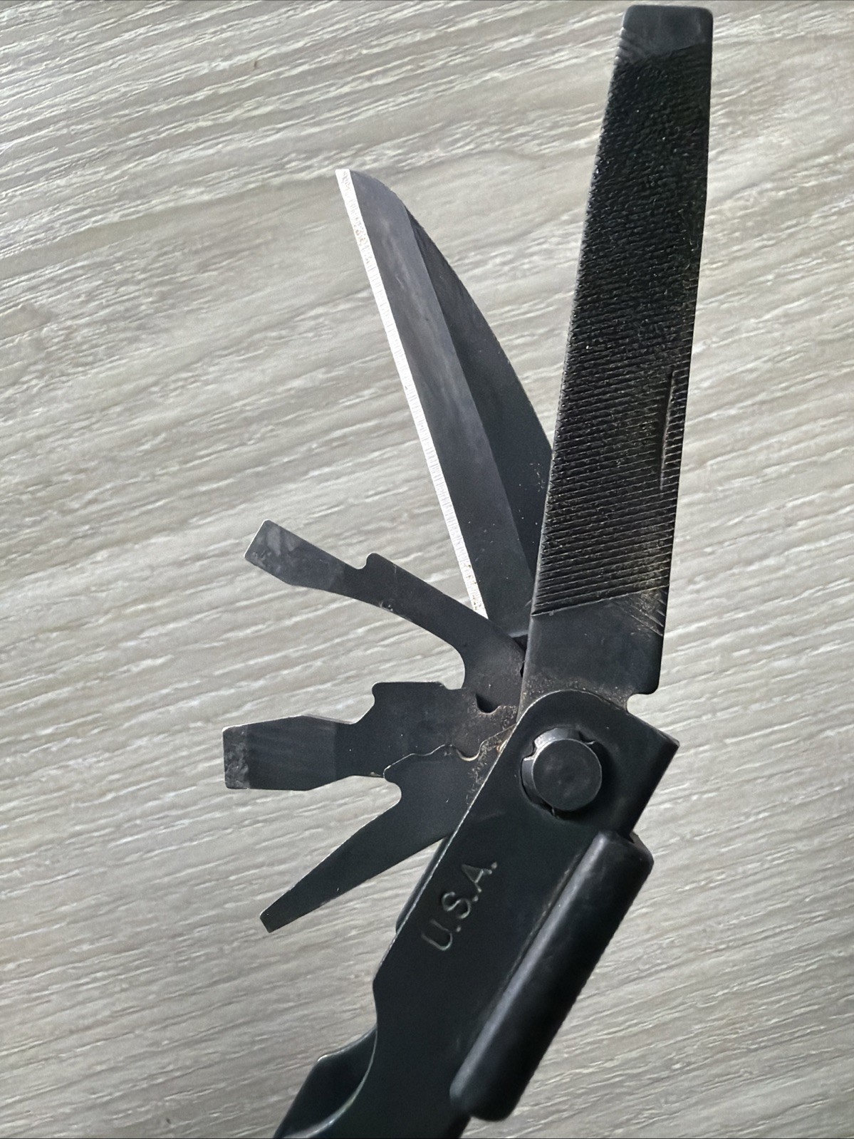 Gerber MP600 Multi-Tool Needle Nose Pliers Black Oxide W/ Sheath Tools Pictured