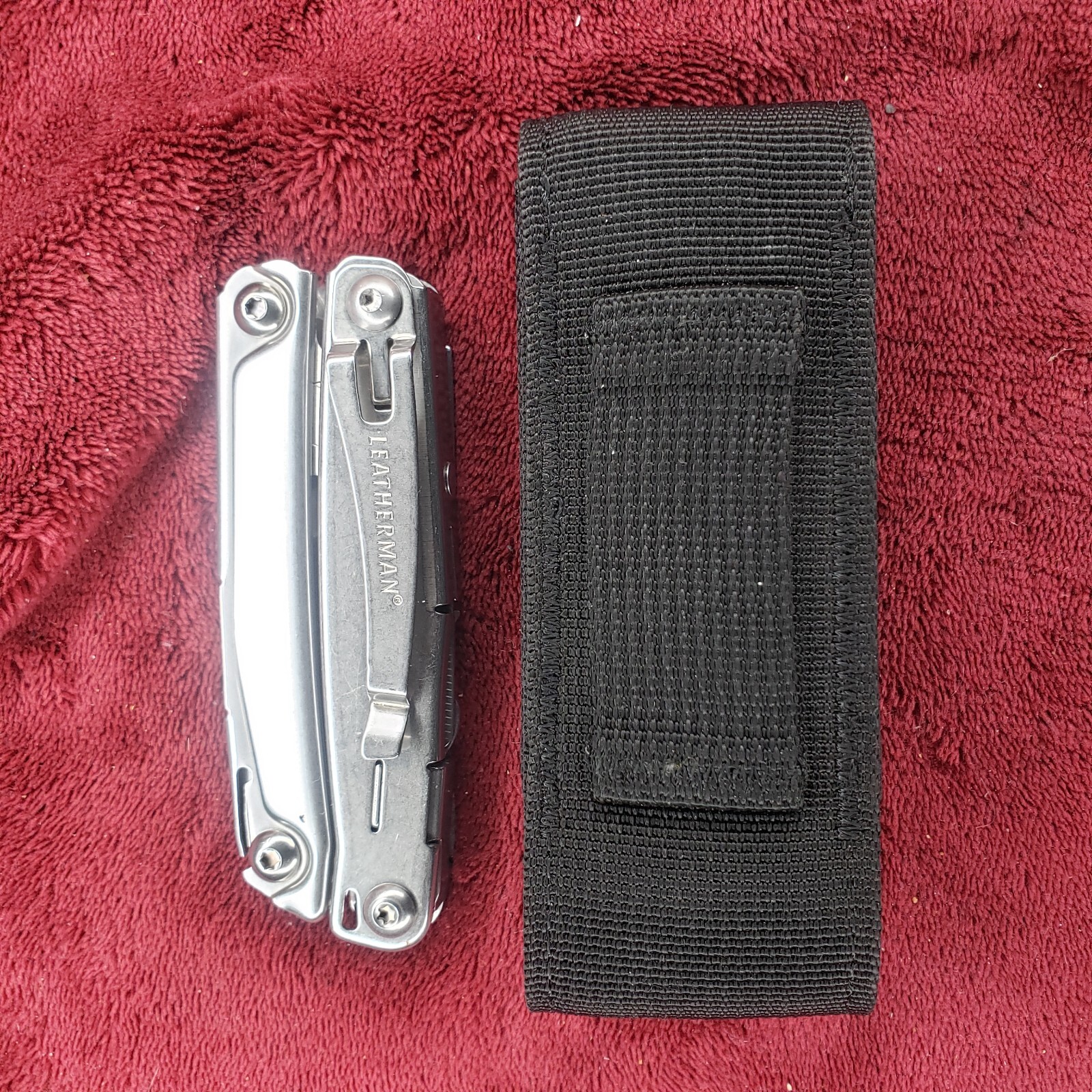 🔪 Leatherman Bolster Multi Tool with Sheath