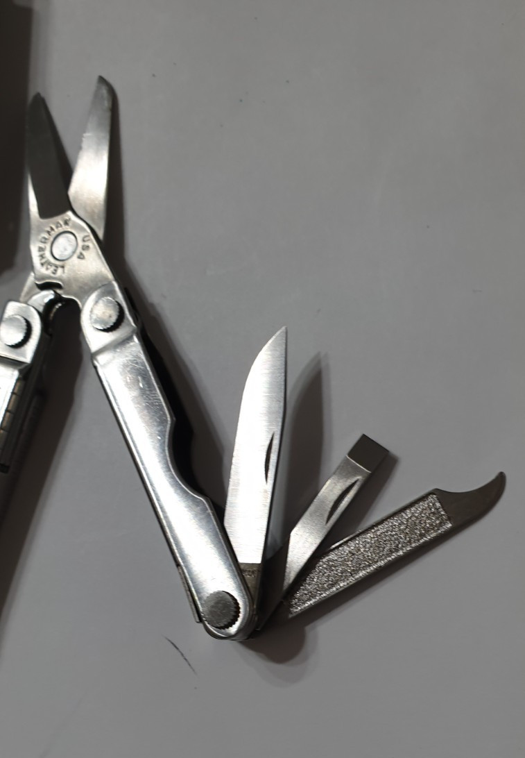 🔥🔥🔥 Leatherman Rare Retired Free P4 One Hand Opening + Micra Multi Tool