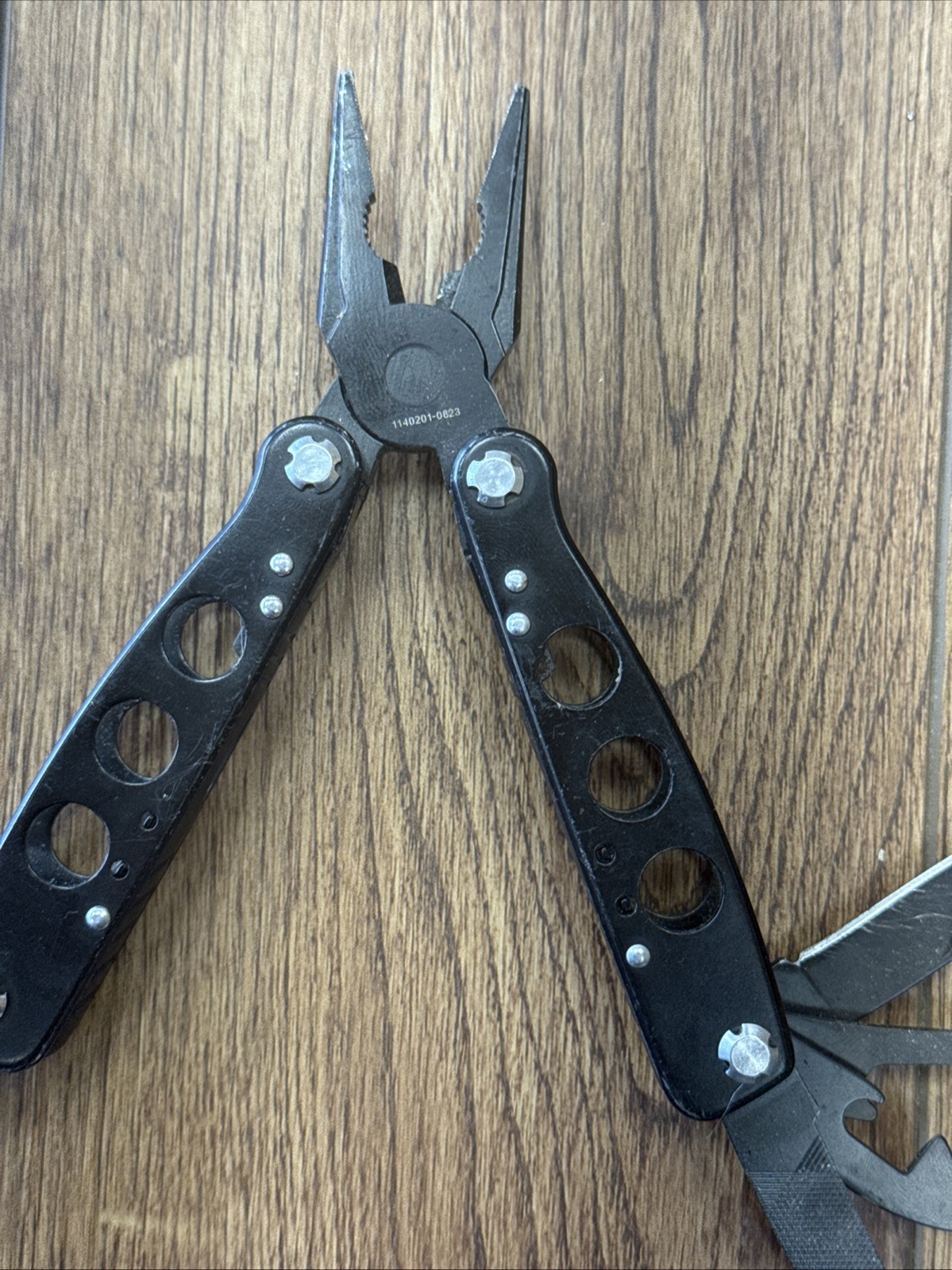 Used Smith & Wesson 16 Function Multi-Tool Black Knife