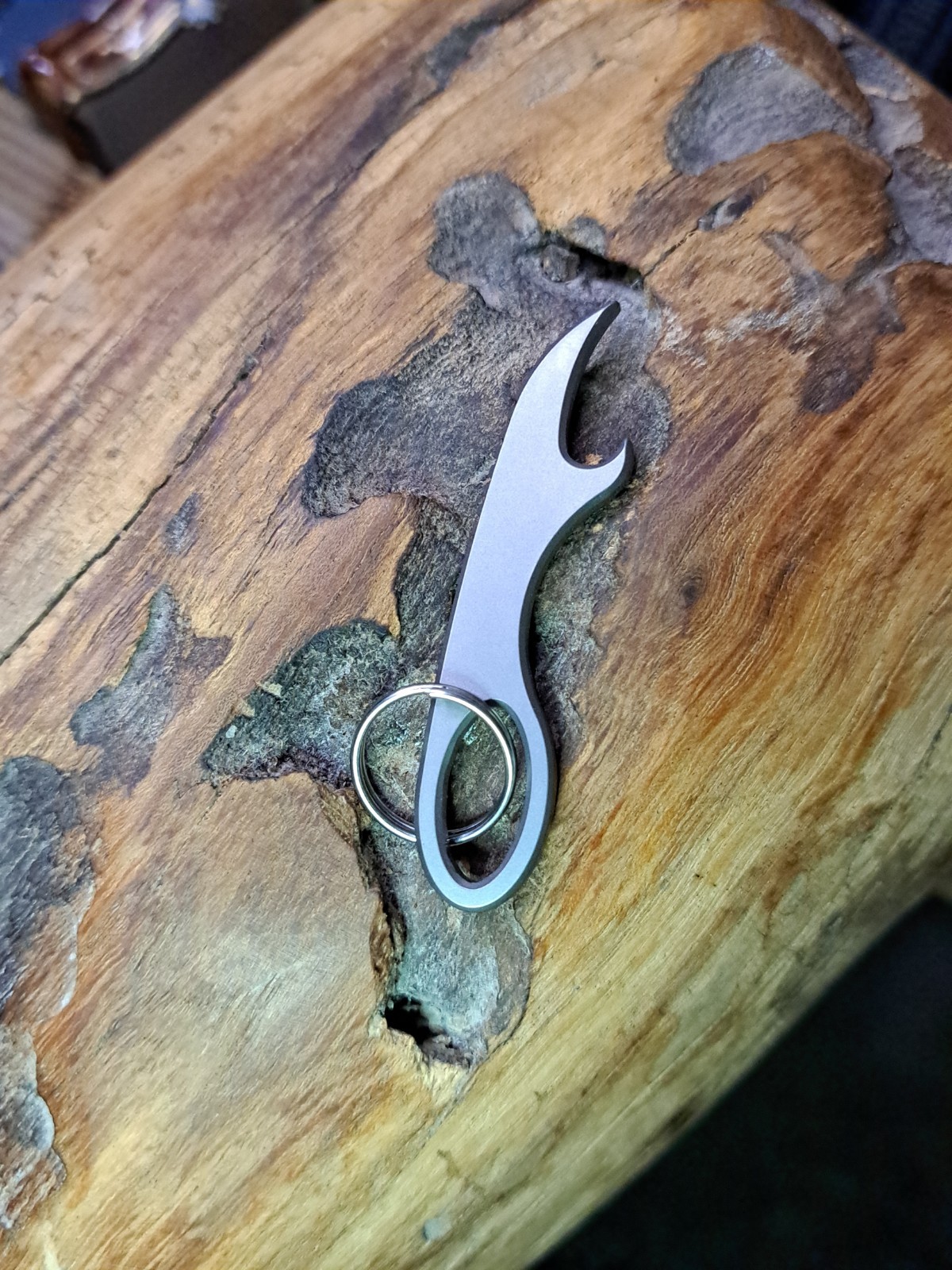 MINIMALIST MINI TITANIUM KEYCHAIN CLAW BOTTLE OPENER