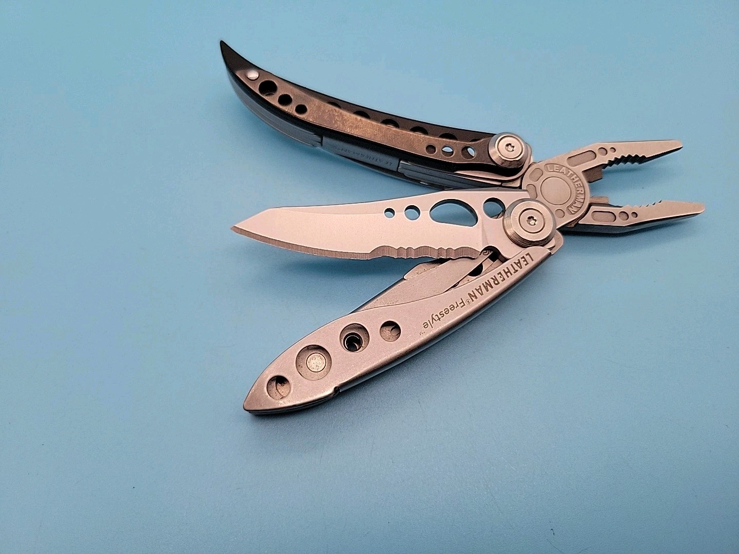 Leatherman FREESTYLE Multi-Tool – Dated 0610 – Pliers, Knife – DISCONTINUED